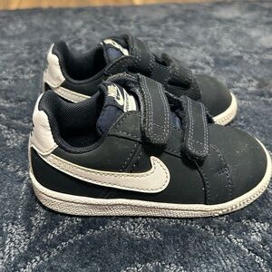 Nike Court Royale Shoes